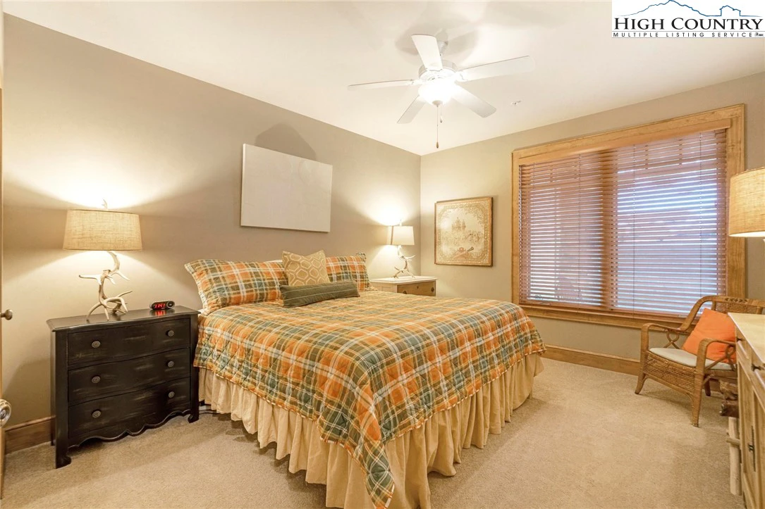 Image number 4 for the current listing