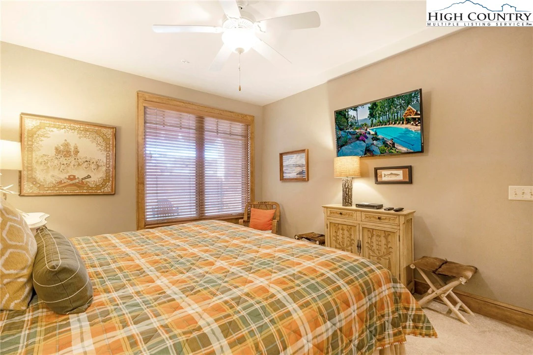 Image number 5 for the current listing