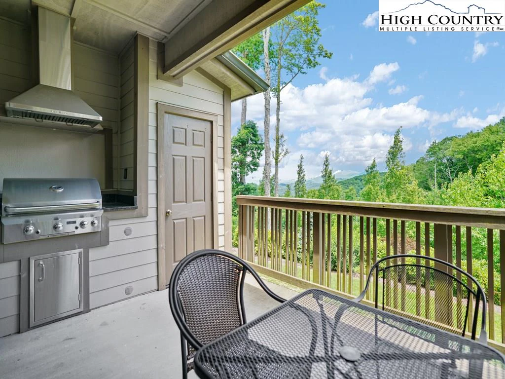 Image number 1 for the current listing