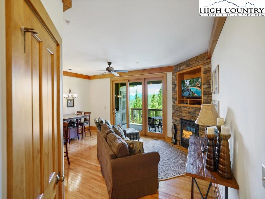 Image number 2 for the current listing