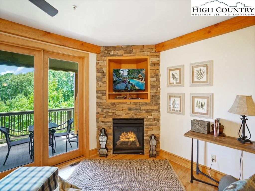Image number 8 for the current listing