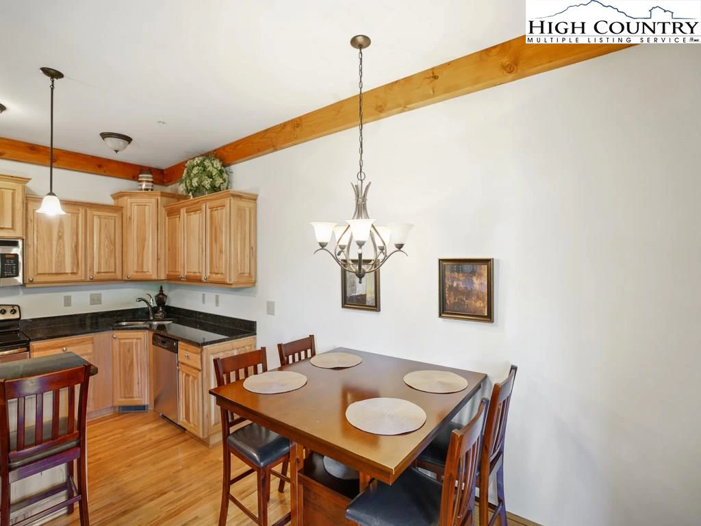 Image number 7 for the current listing