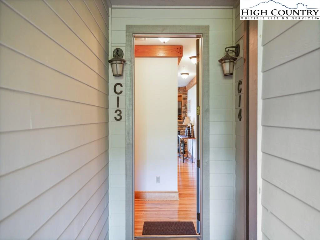 Image number 19 for the current listing