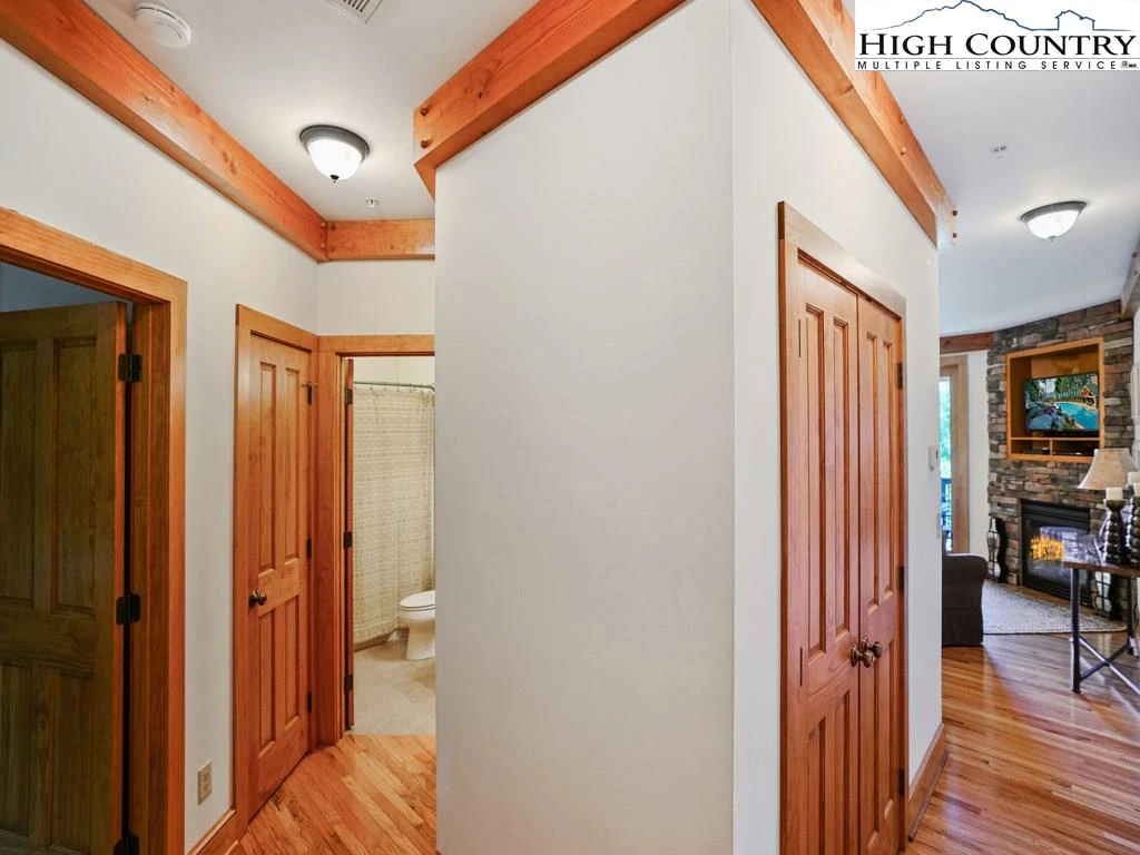 Image number 12 for the current listing