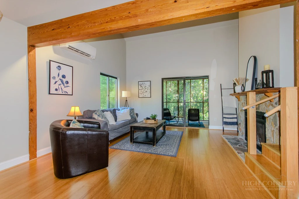 Image number 5 for the current listing