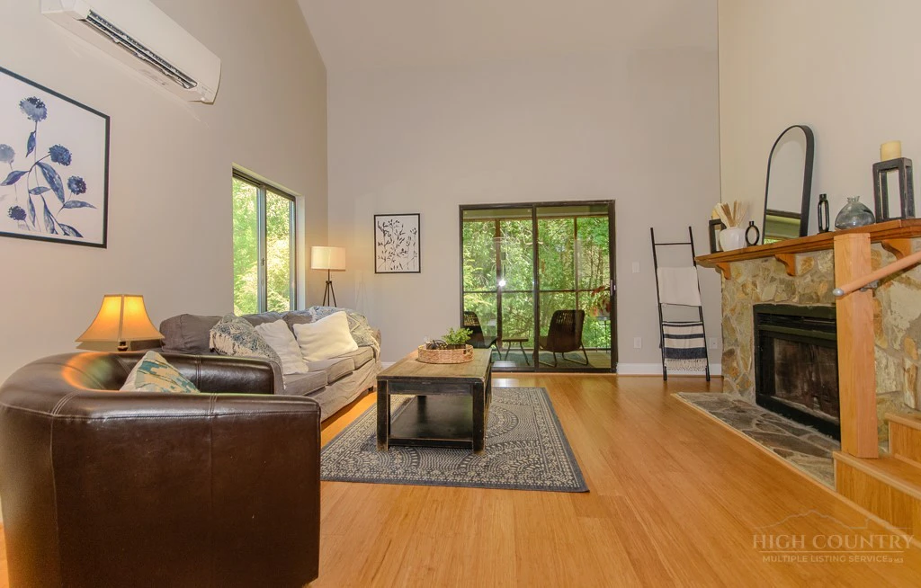 Image number 6 for the current listing