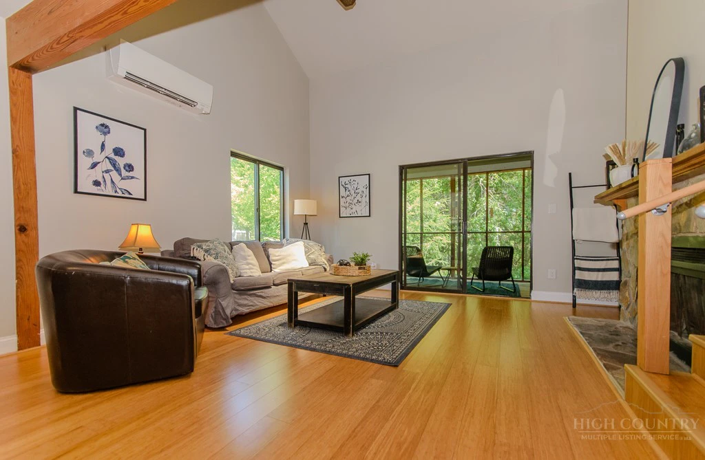 Image number 2 for the current listing