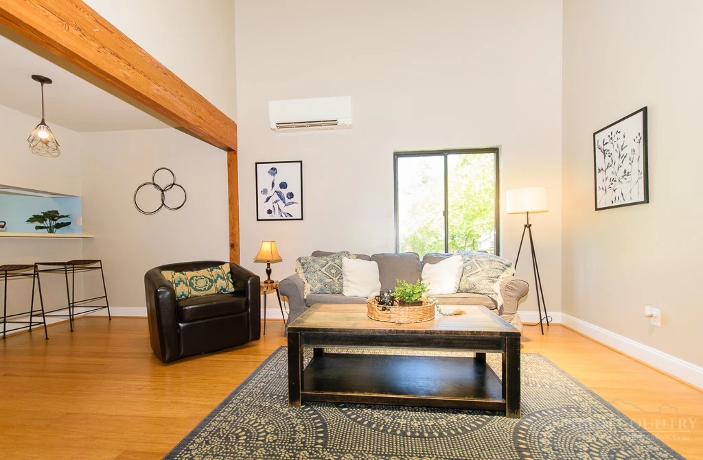 Image number 3 for the current listing