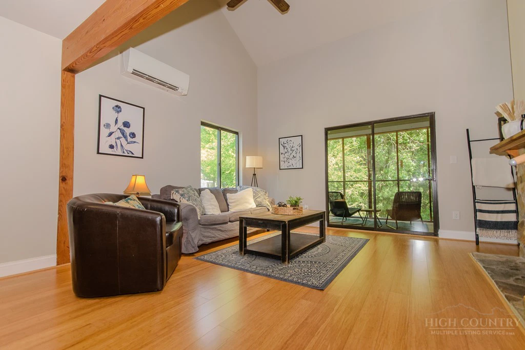 Image number 7 for the current listing