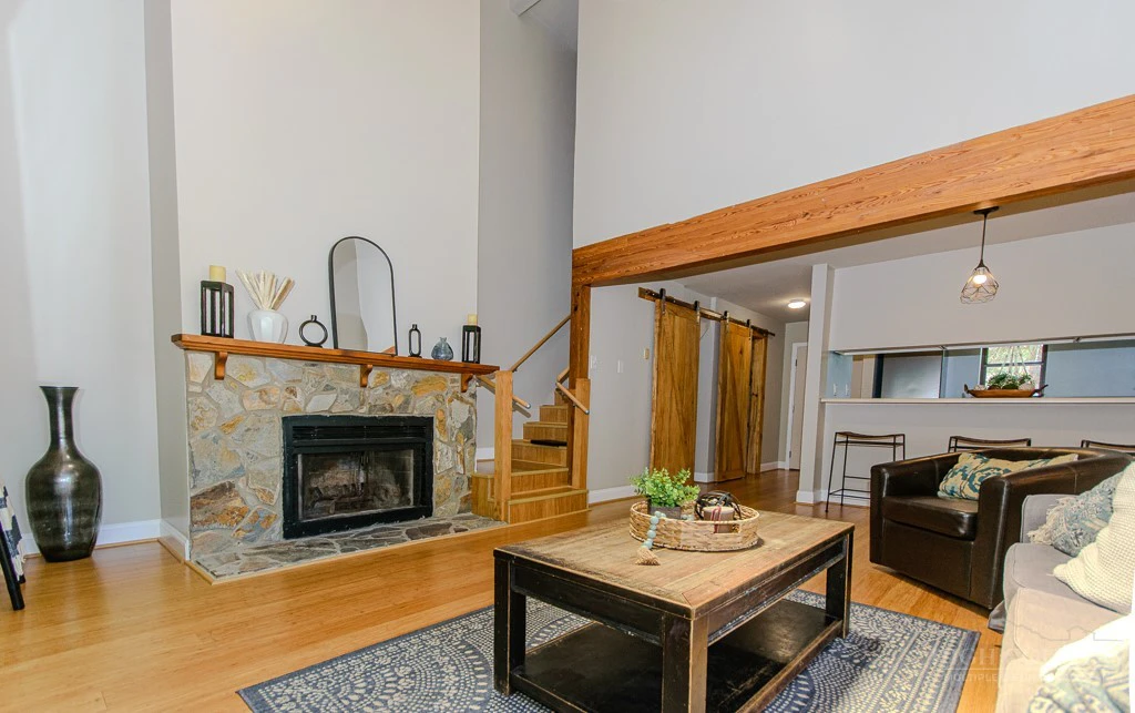 Image number 9 for the current listing