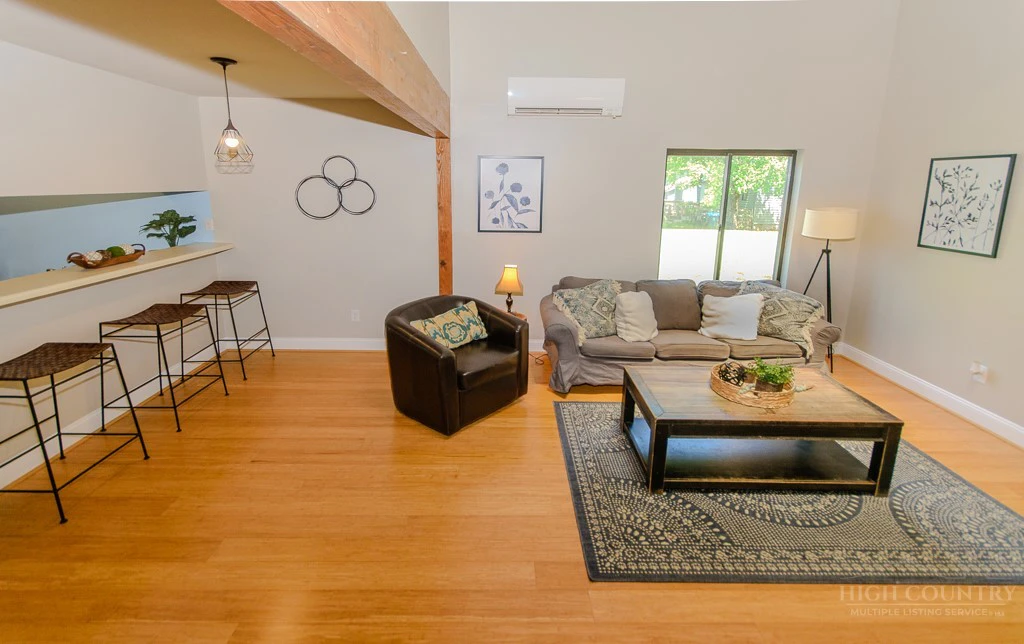 Image number 10 for the current listing