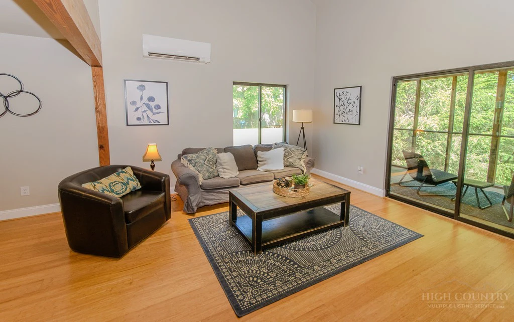 Image number 4 for the current listing