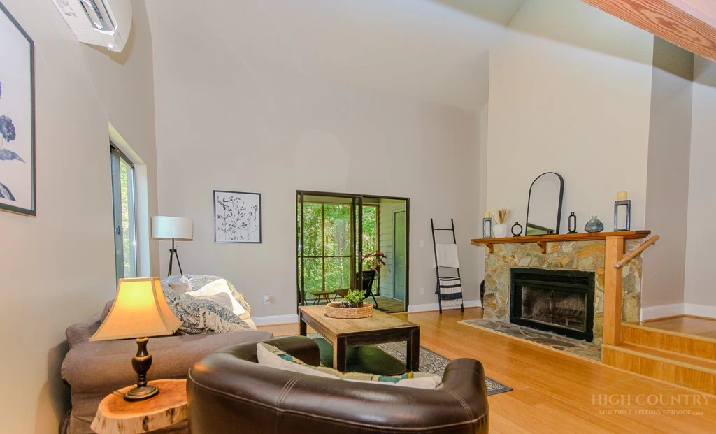 Image number 11 for the current listing