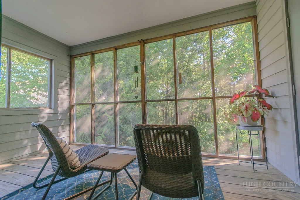 Image number 16 for the current listing