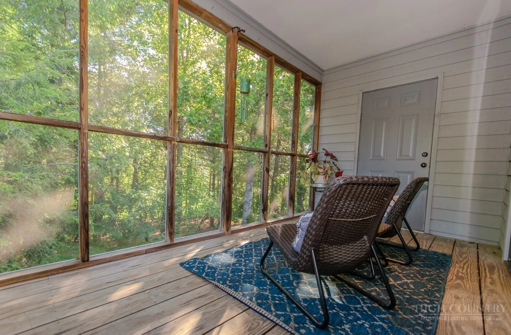 Image number 17 for the current listing