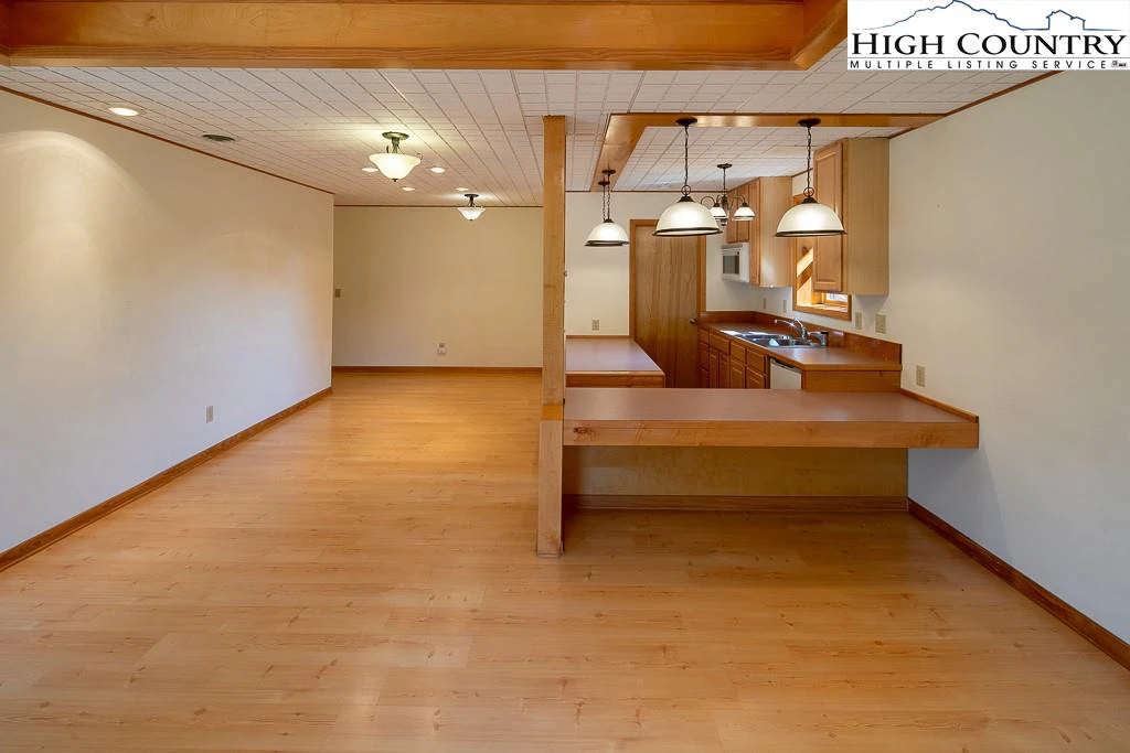 Image number 6 for the current listing