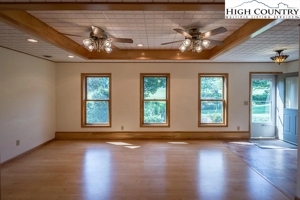 Image number 13 for the current listing