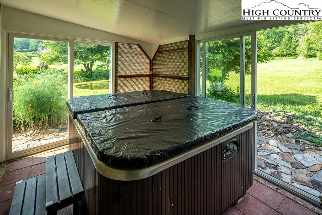 Image number 2 for the current listing