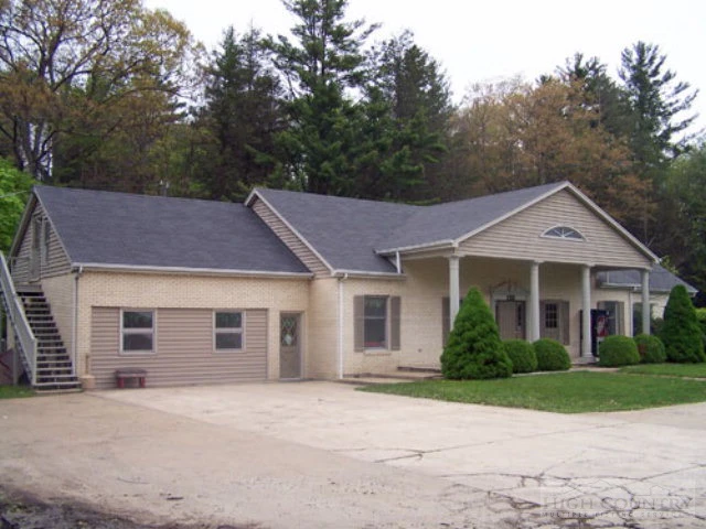 Image number 1 for the current listing