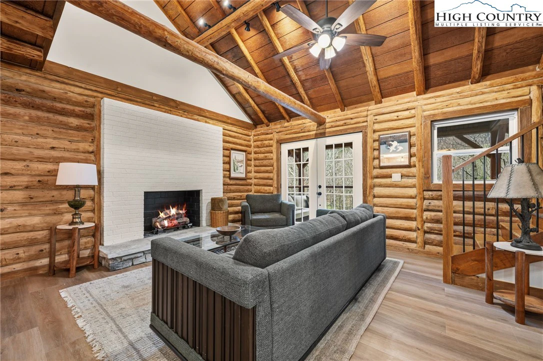 Image number 8 for the current listing