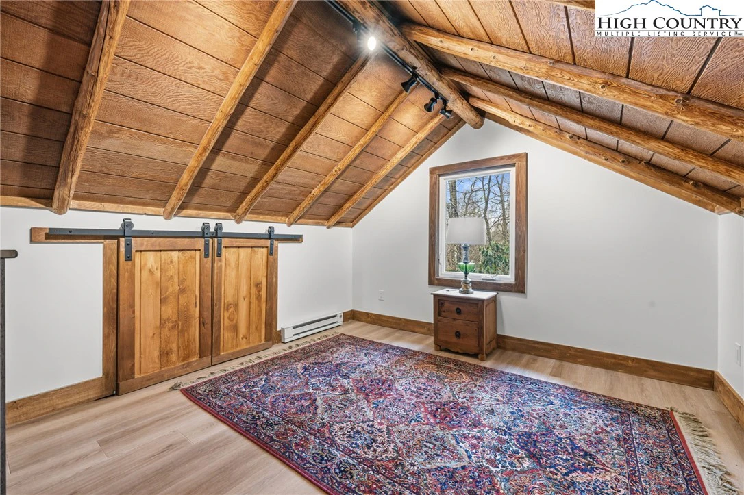 Image number 16 for the current listing