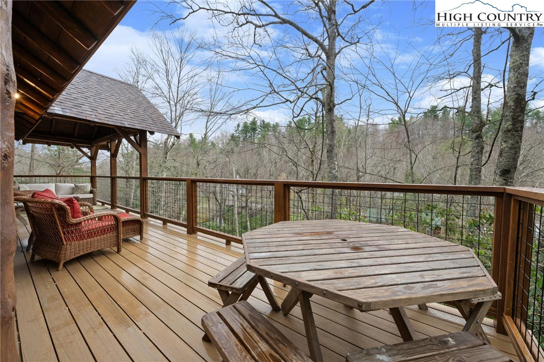 Image number 18 for the current listing