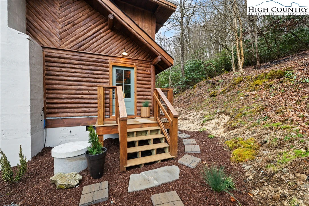 Image number 23 for the current listing