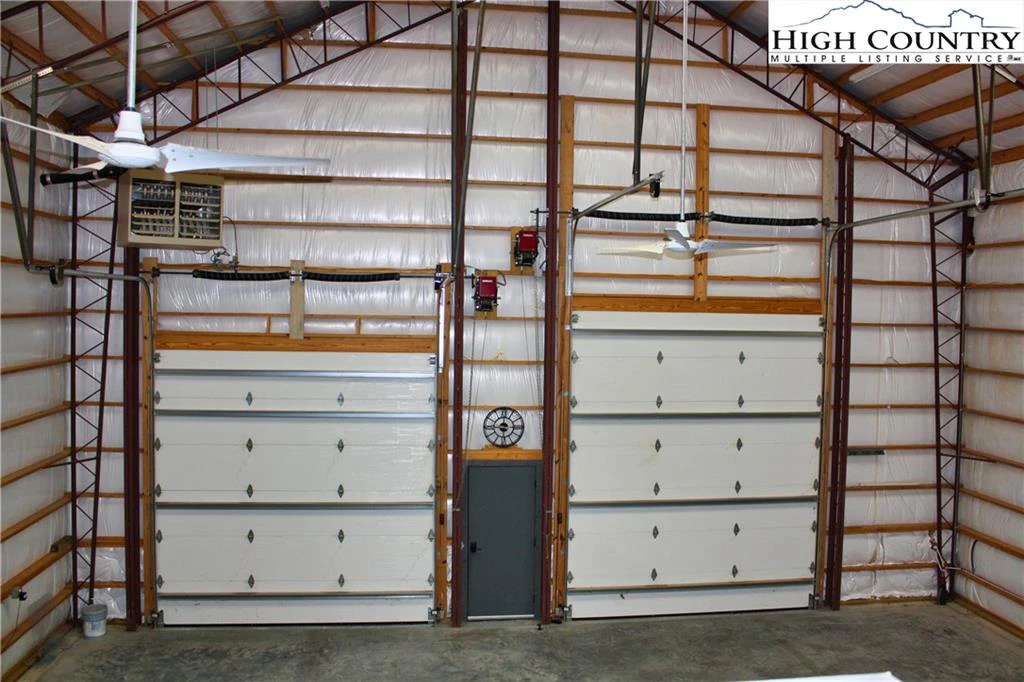 Image number 4 for the current listing