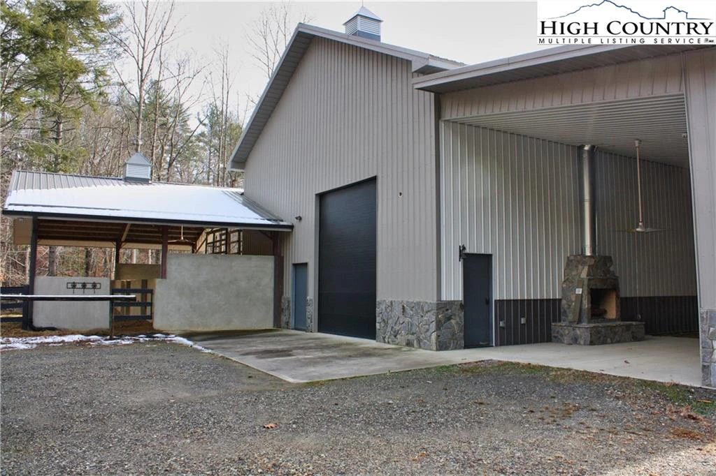 Image number 15 for the current listing