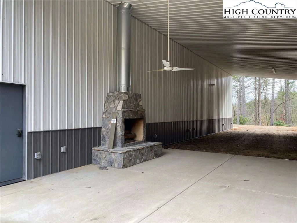 Image number 16 for the current listing