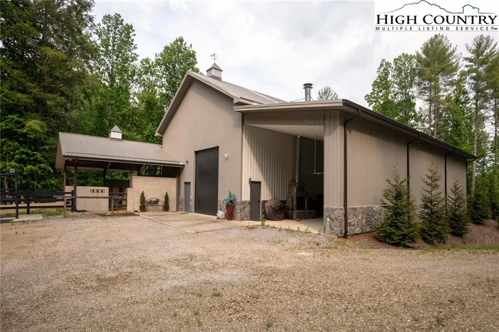 Image number 18 for the current listing