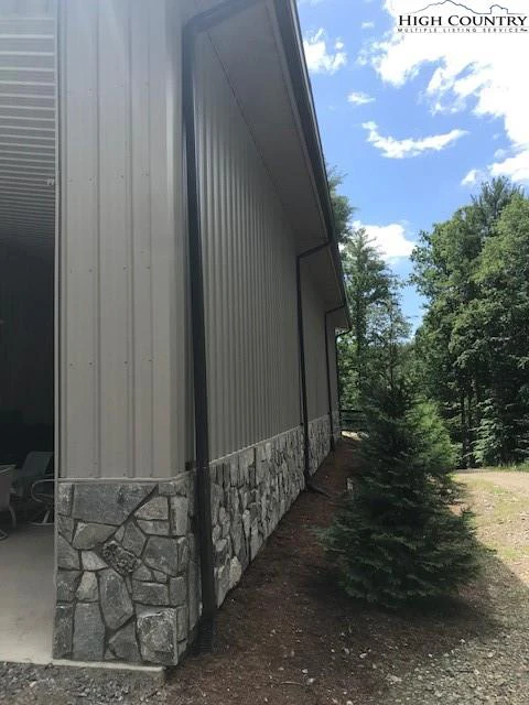 Image number 20 for the current listing