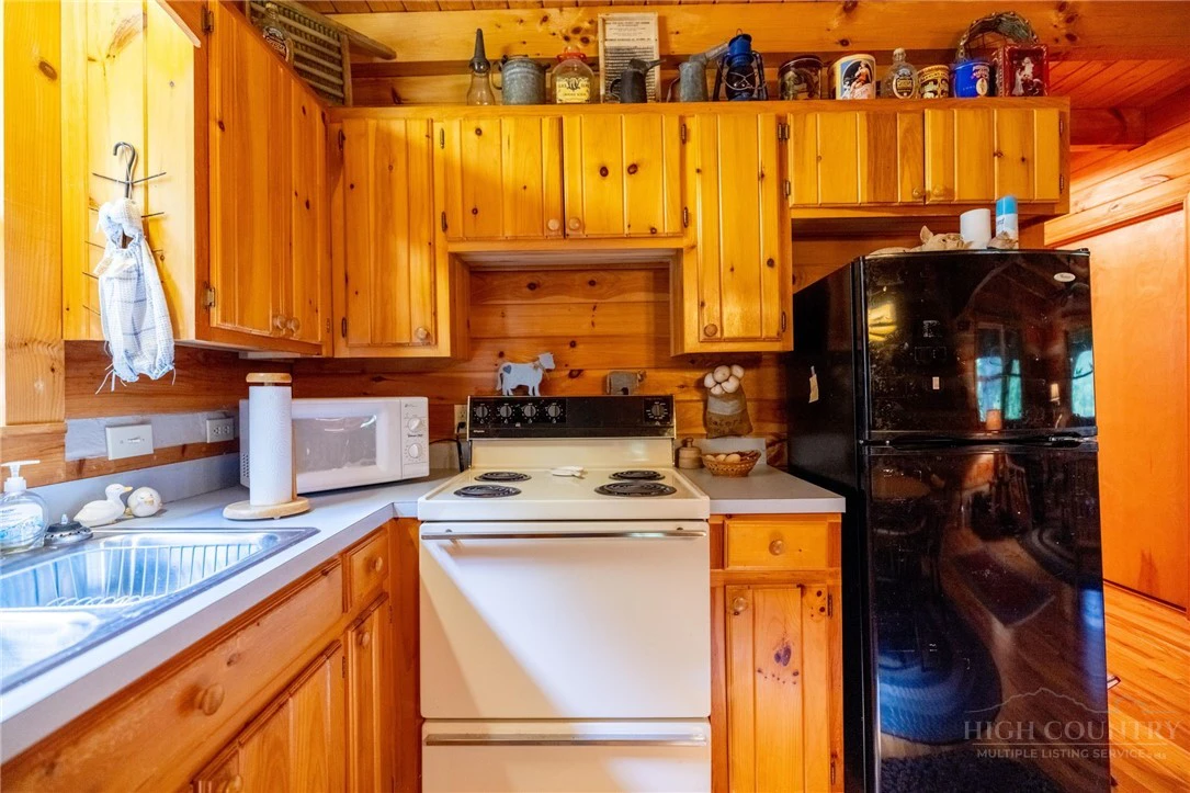 Image number 13 for the current listing