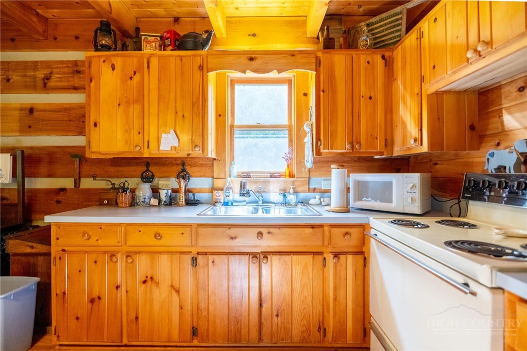 Image number 14 for the current listing