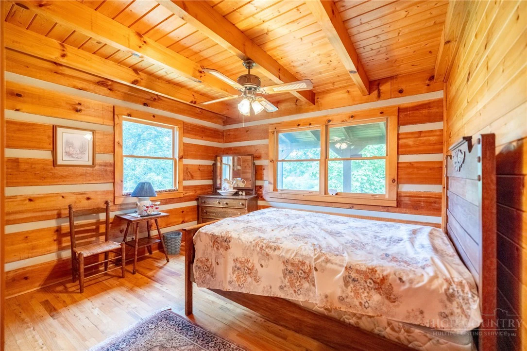 Image number 20 for the current listing