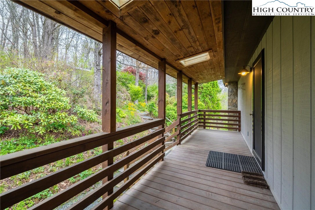 Image number 18 for the current listing