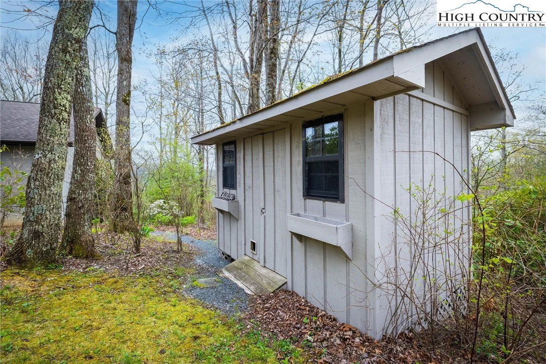 Image number 14 for the current listing