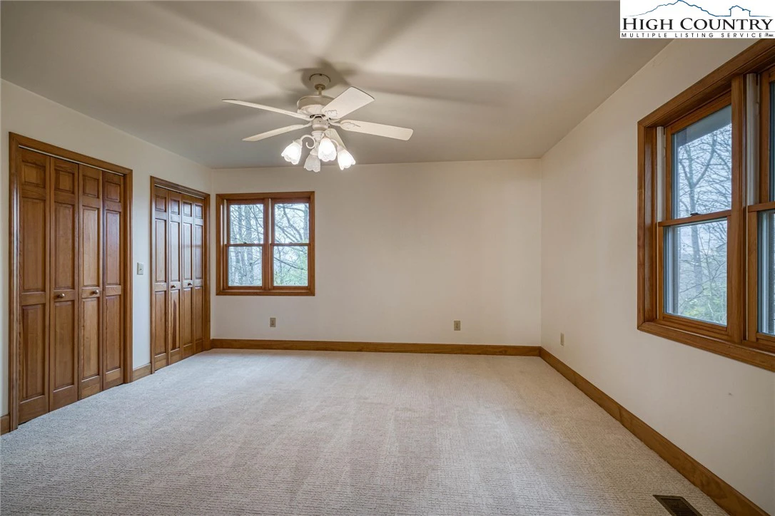 Image number 3 for the current listing