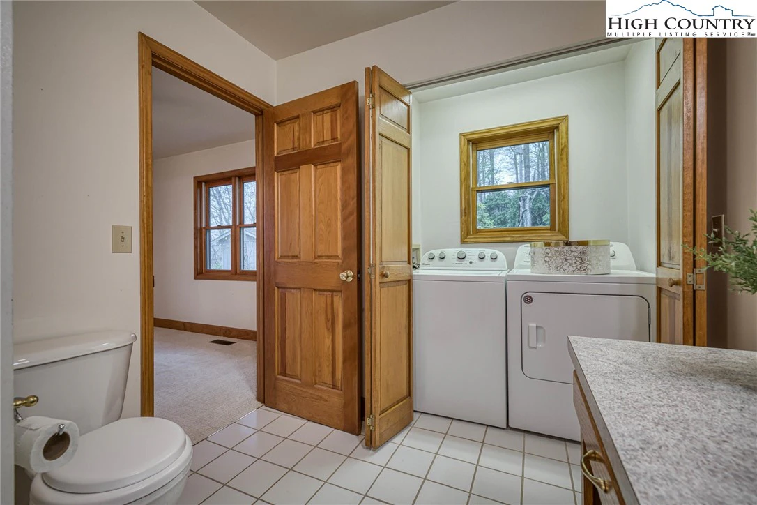 Image number 4 for the current listing