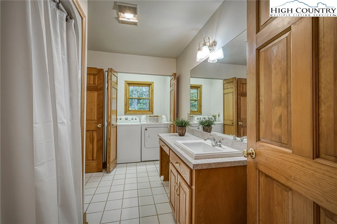 Image number 5 for the current listing