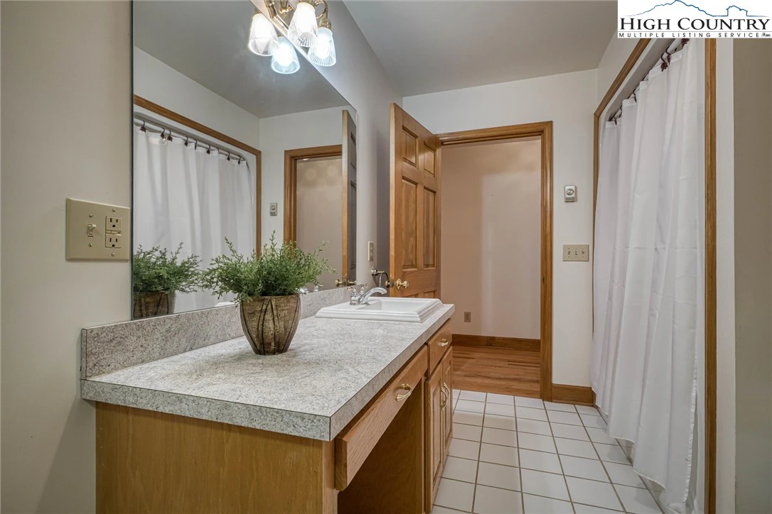 Image number 6 for the current listing