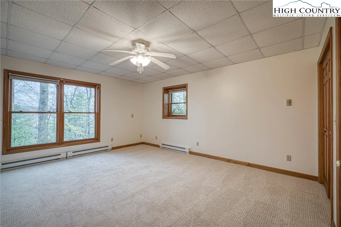 Image number 9 for the current listing