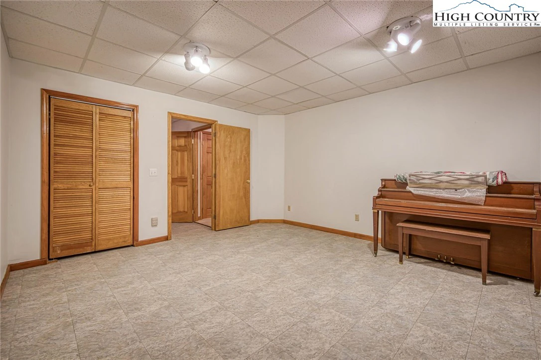 Image number 10 for the current listing
