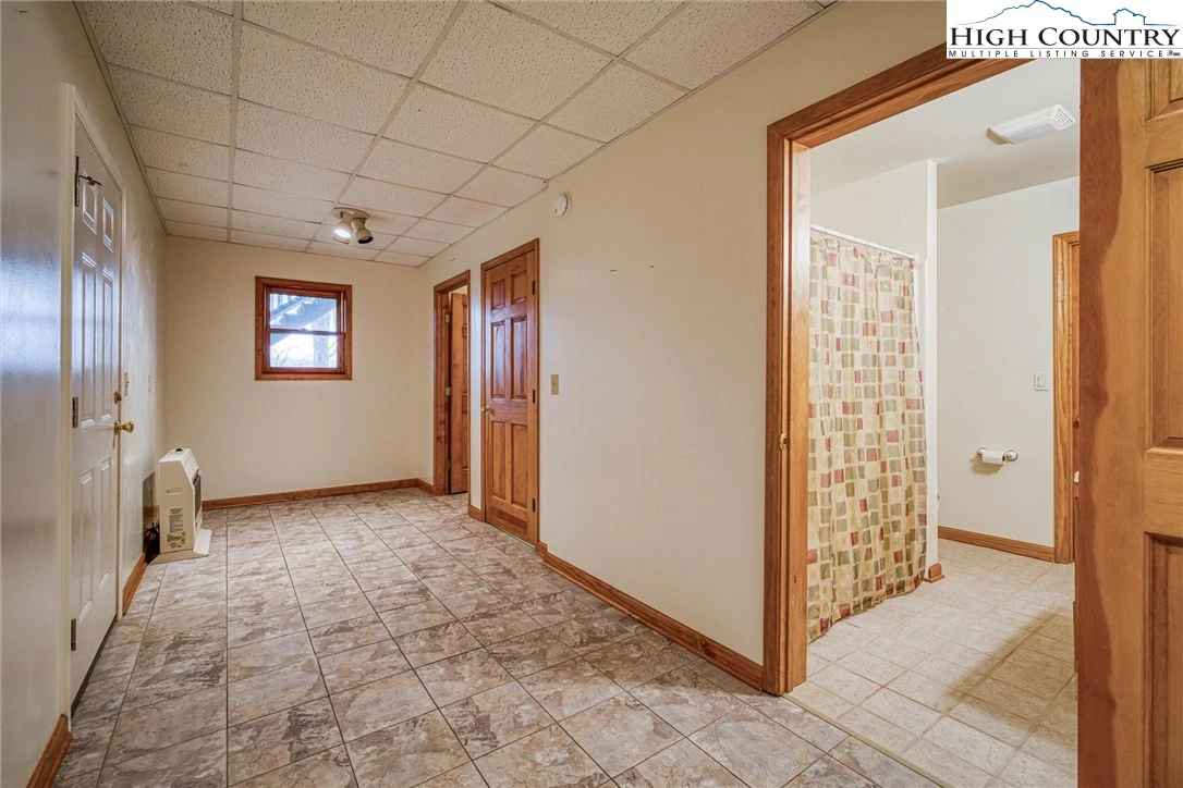 Image number 11 for the current listing