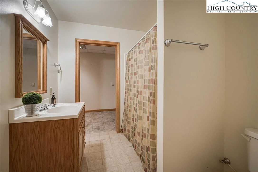 Image number 2 for the current listing