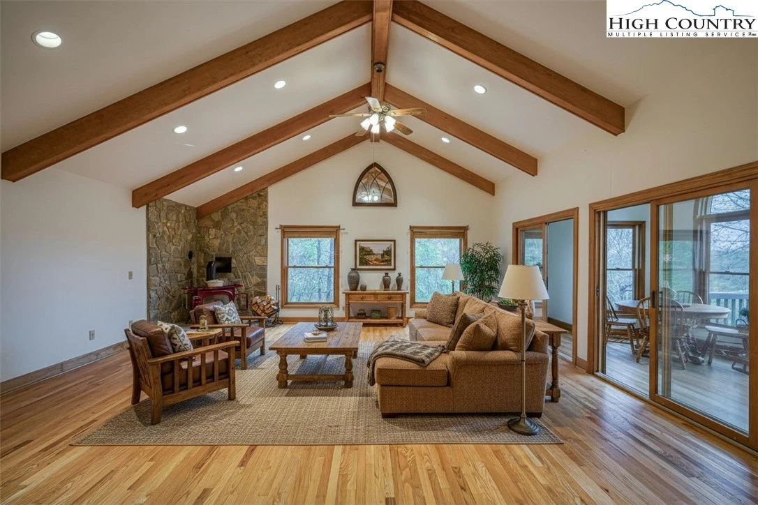 Image number 1 for the current listing