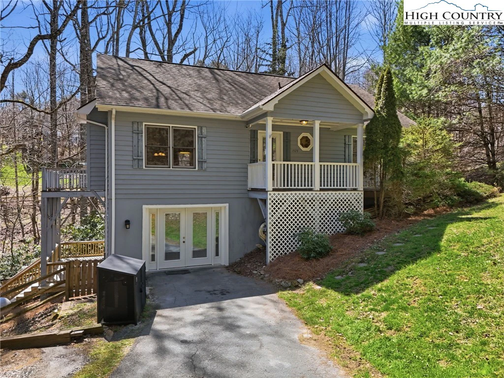 Image number 1 for the current listing