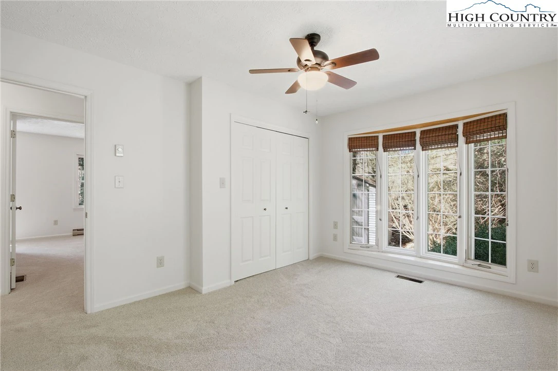 Image number 21 for the current listing