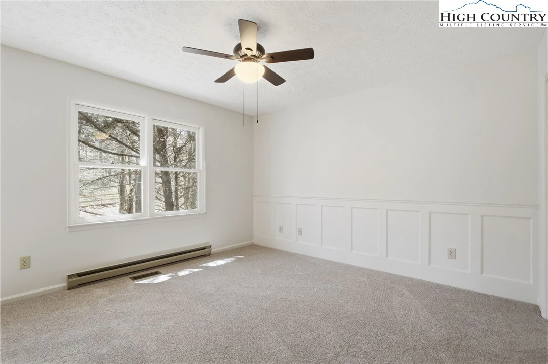Image number 18 for the current listing