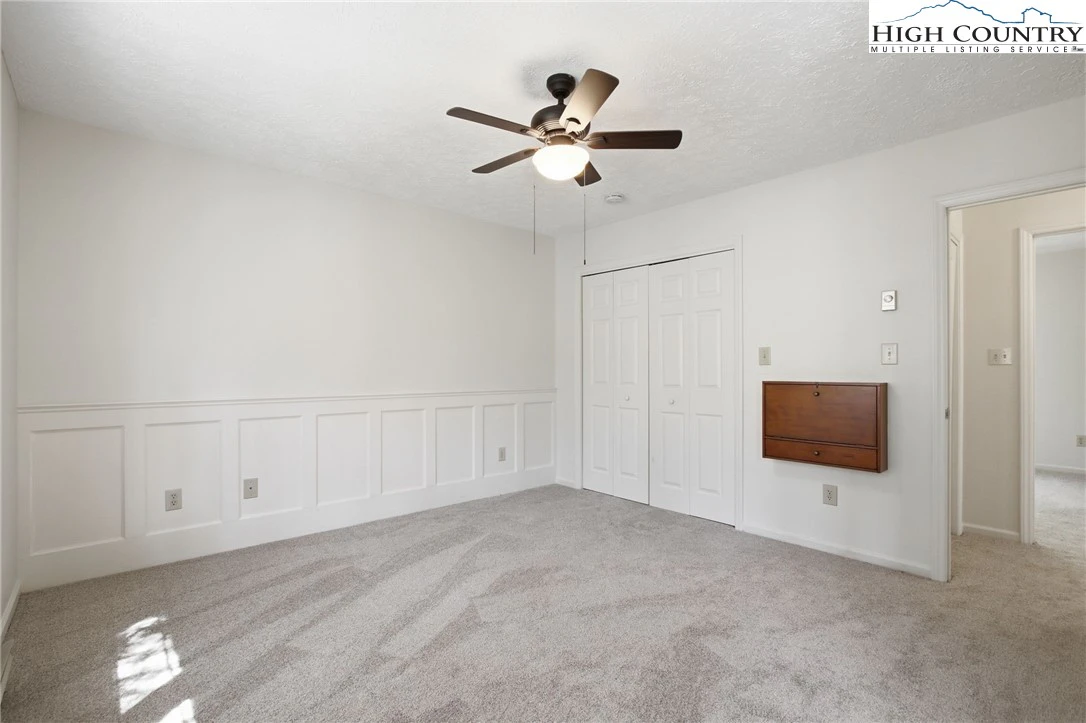 Image number 17 for the current listing
